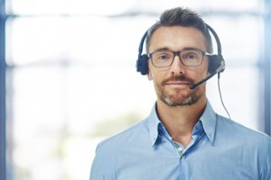 Outbound-marketing-man-wearing-a-headset